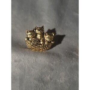 VINTAGE 1990 AVON Basket of Love Kittens Gold Tone Brooch Kitty Cat‎ Pin Jewelry